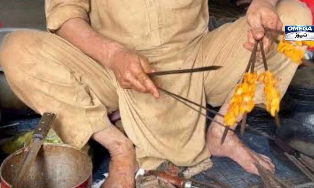 اوچ شریف بہاولپور میں فوڈ پوائزننگ کے باعث دو بچوں اور والد کی موت کے بعد سوگوار گھر کا منظر