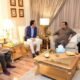 اسلام آباد میں بلاول بھٹو زرداری عبدالرحمان کانجو کے گھر تعزیت کرتے ہوئے جبکہ سیاسی رہنما اور اہل خانہ موجود ہیں۔