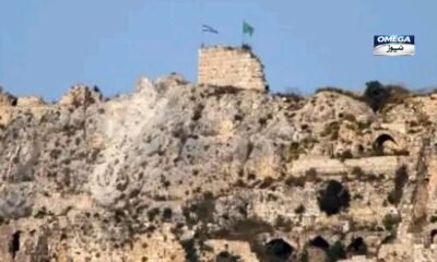 جنوبی لبنان کے تاریخی الشقیف قلعے (Beaufort Castle) کے اوپر اسرائیلی پرچم لہرانے اور اردگرد دھوئیں کے بادلوں کی صورتحال۔